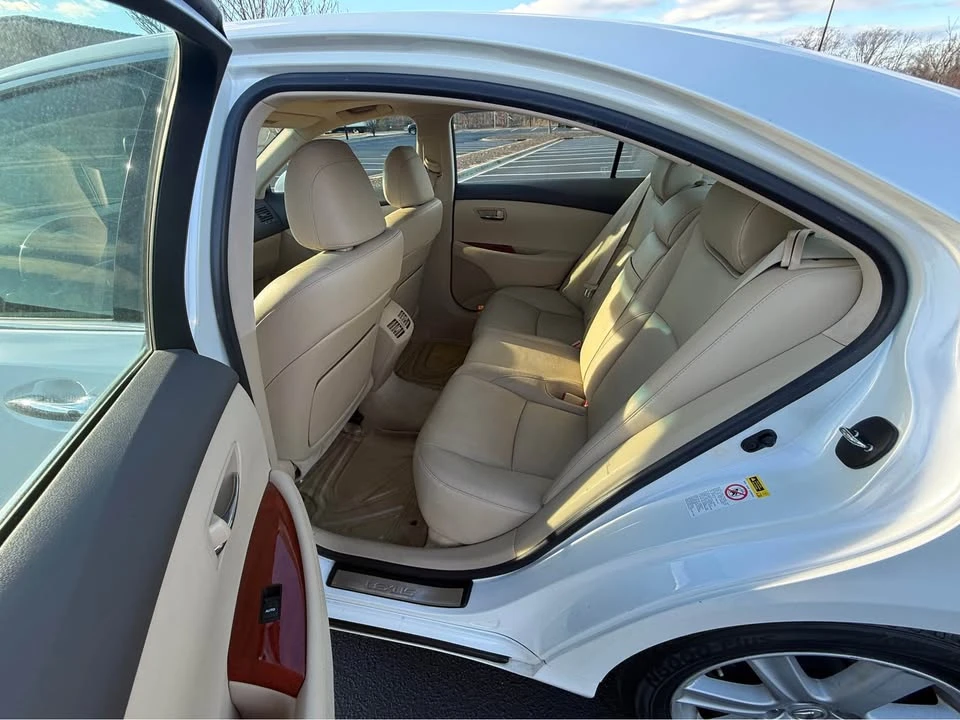 2009 Lexus ES 5th Gen - Image 9 of 20