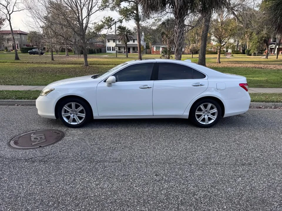 2009 Lexus ES 5th Gen - Image 2 of 17