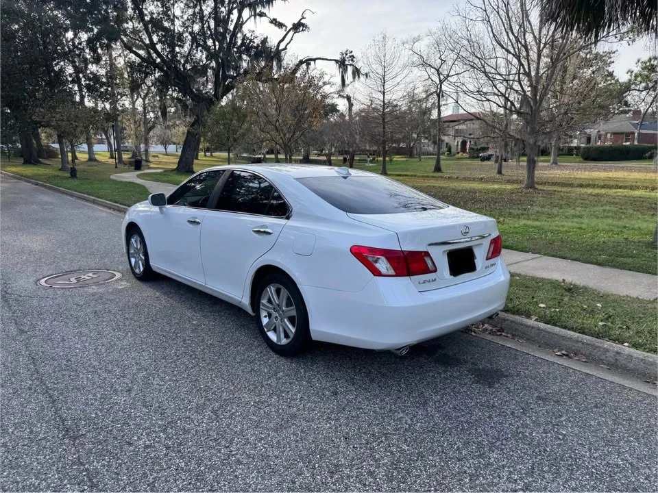2009 Lexus ES 5th Gen - Image 3 of 17