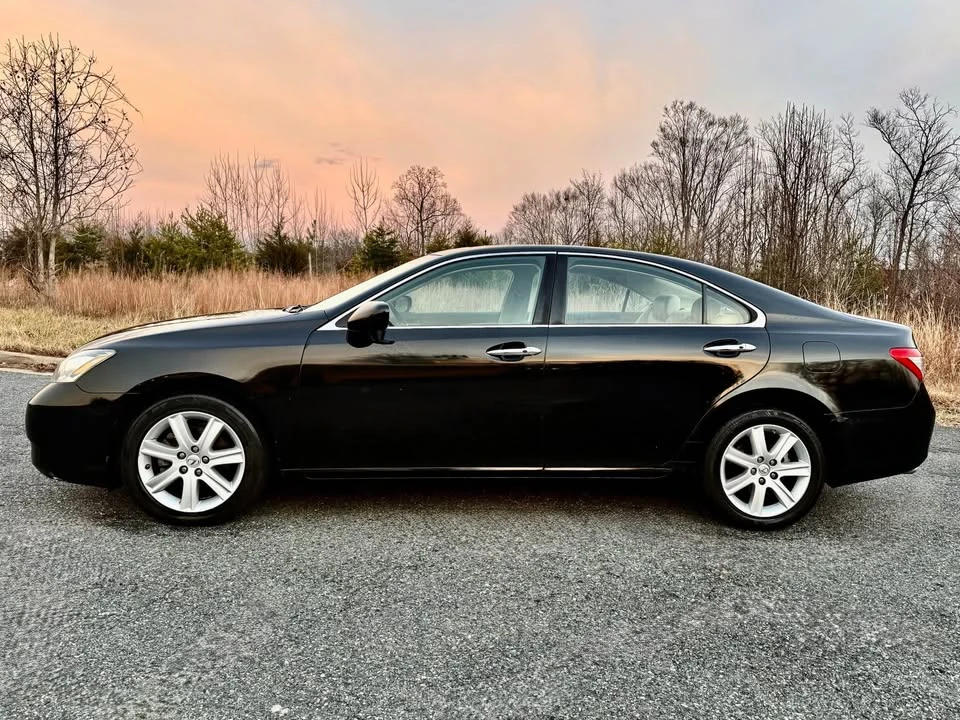 2009 Lexus ES 4th Gen - Image 2 of 20