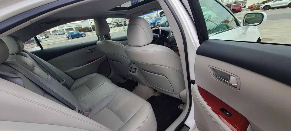2009 Lexus ES 5th Gen - Image 11 of 15