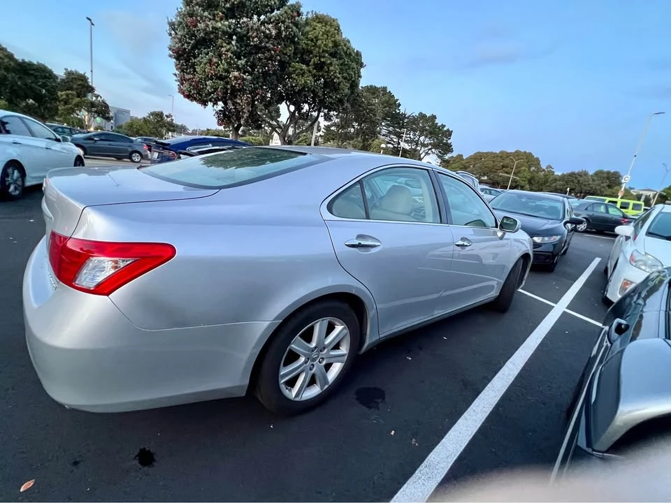 2009 Lexus ES 4th Gen - Image 5 of 8