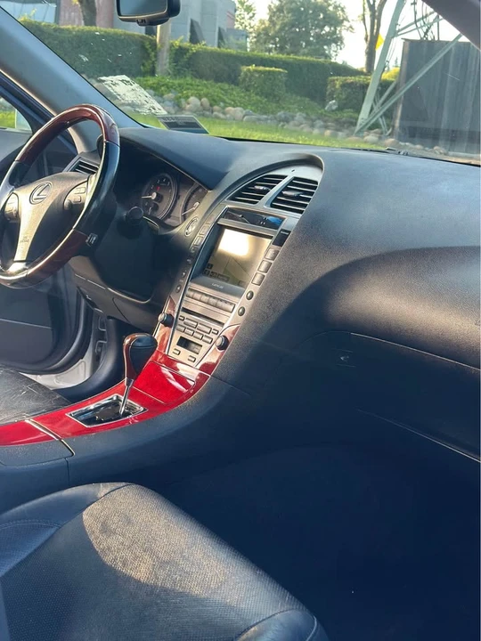 2009 Lexus ES 4th Gen - Image 11 of 20