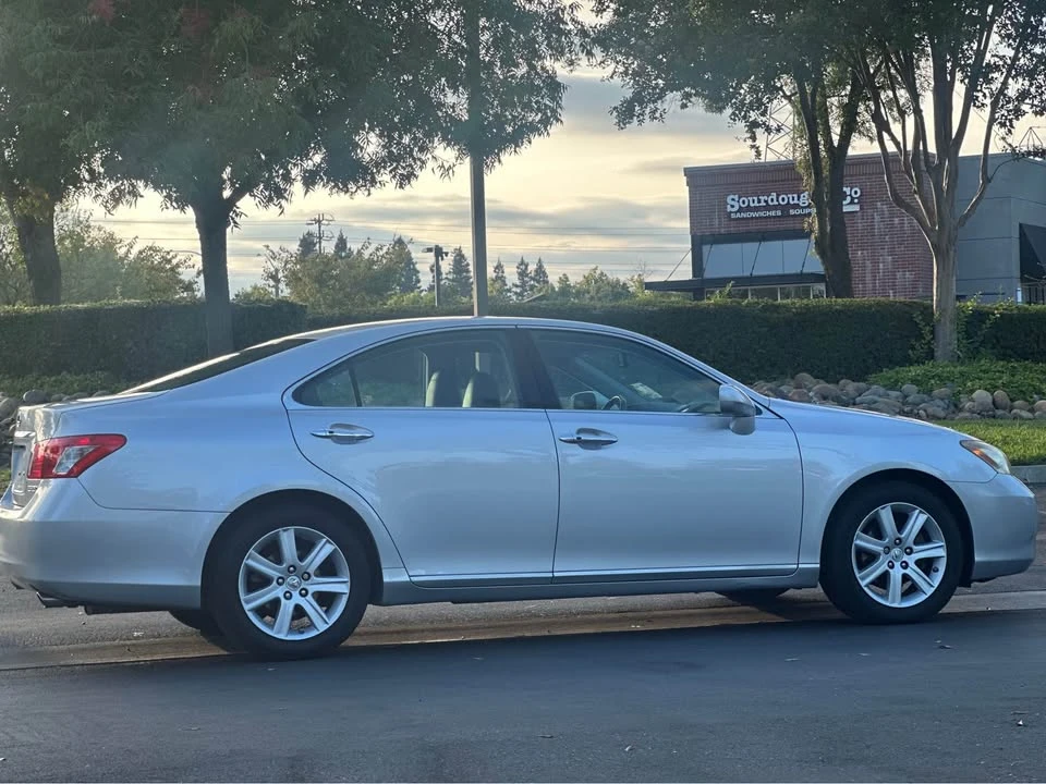 2009 Lexus ES 4th Gen - Image 2 of 20