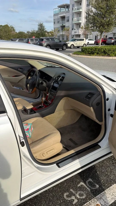 2009 Lexus ES 5th Gen - Image 5 of 13