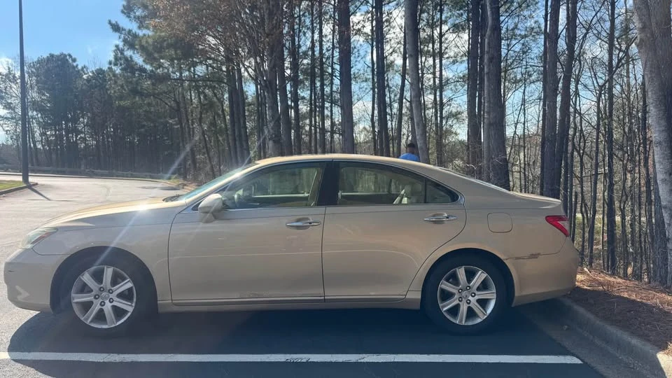 2009 Lexus ES 5th Gen - Image 2 of 20