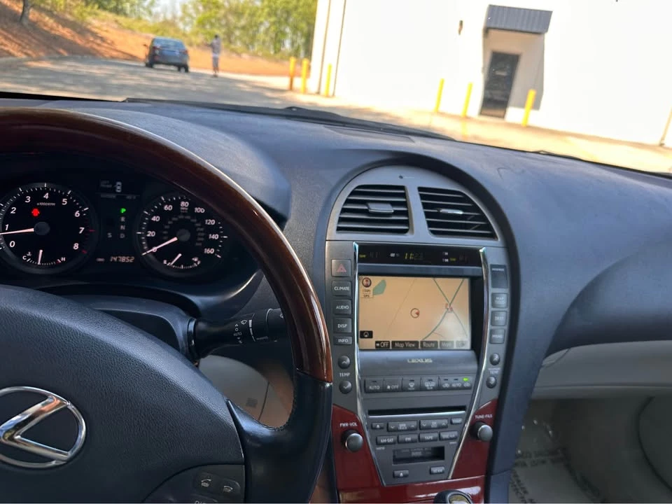 2009 Lexus ES 5th Gen - Image 3 of 10