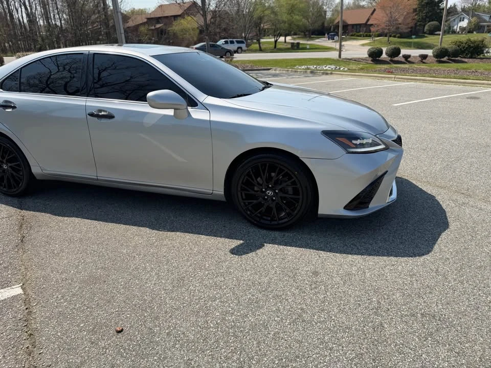 2009 Lexus ES 5th Gen - Image 2 of 13