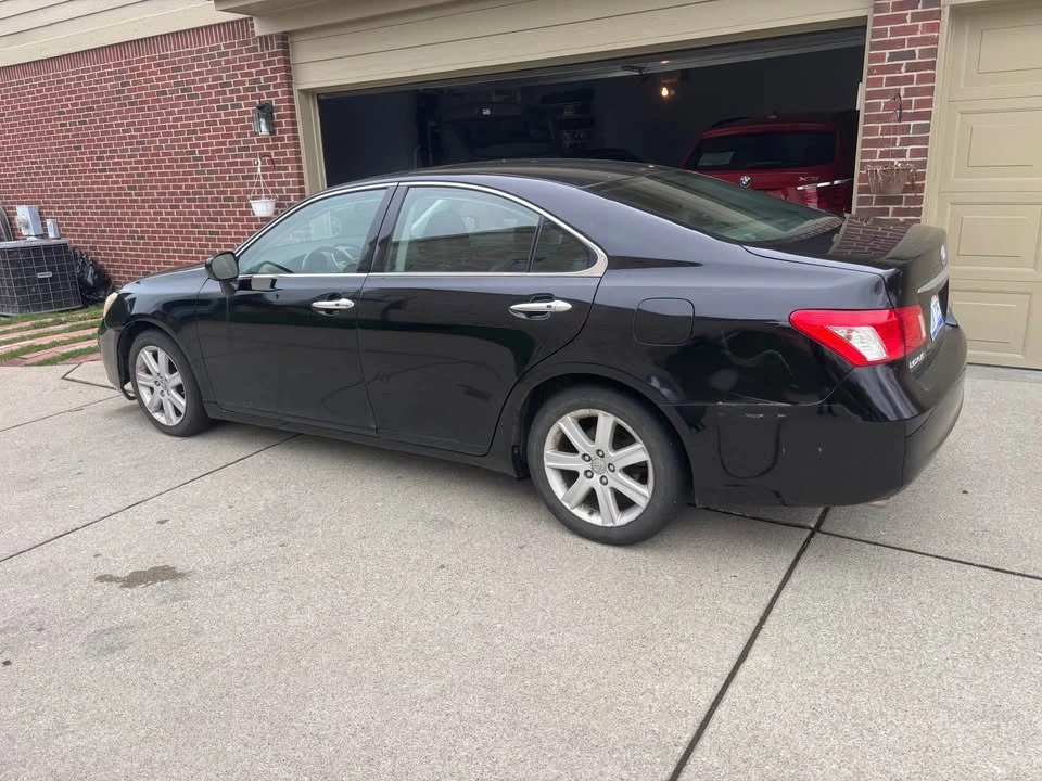 2009 Lexus ES 5th Gen - Image 3 of 10