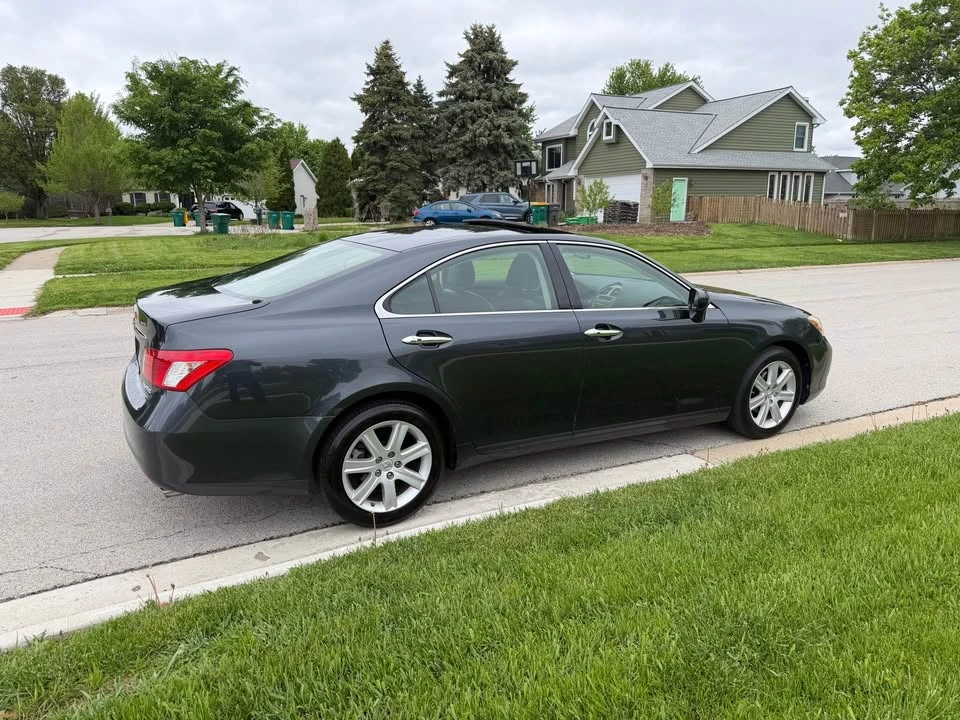 2009 Lexus ES 5th Gen - Image 5 of 10