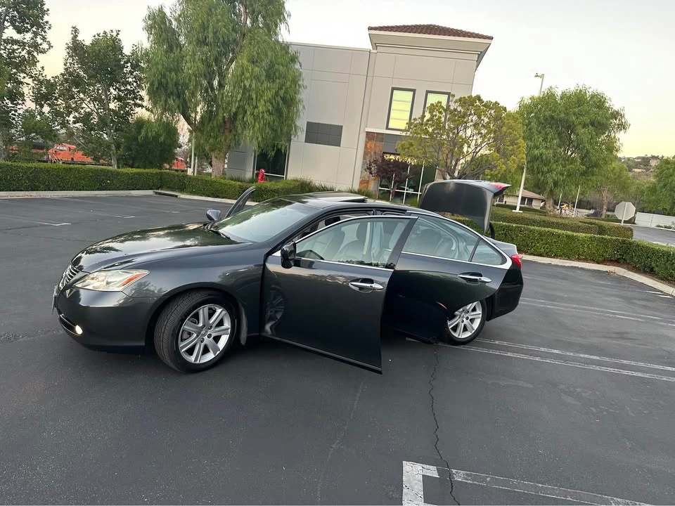 2009 Lexus ES 5th Gen - Image 2 of 15