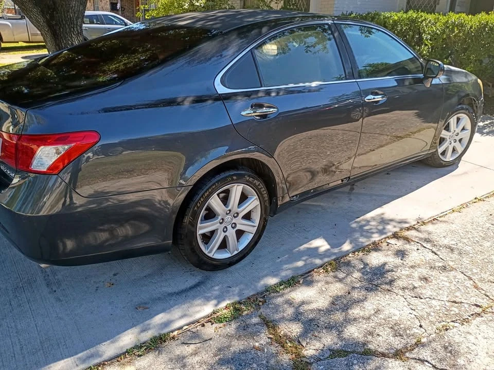 2009 Lexus ES 4th Gen - Image 2 of 15