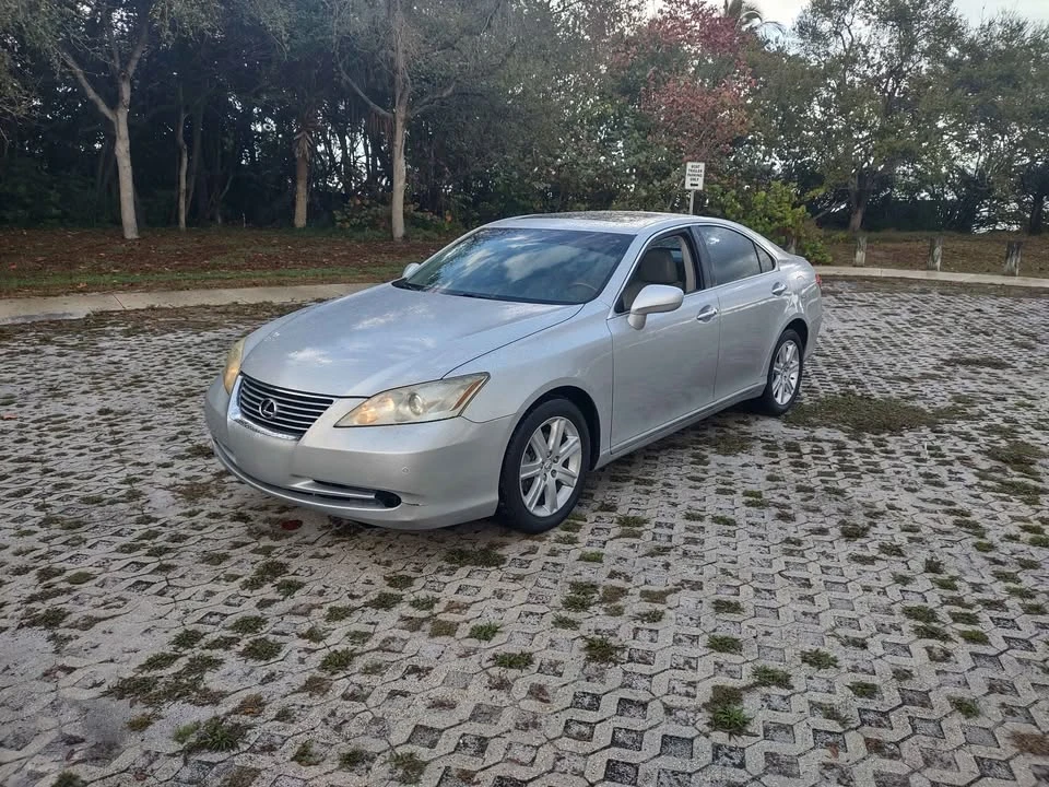 2009 Lexus ES 5th Gen - Image 2 of 10