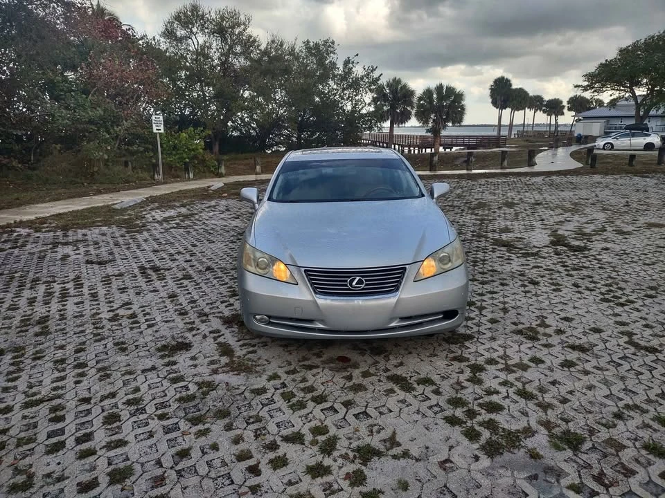 2009 Lexus ES 5th Gen - Image 3 of 10