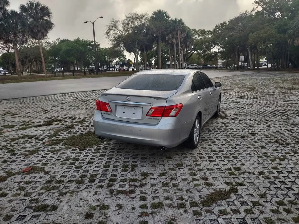2009 Lexus ES 5th Gen - Image 5 of 10