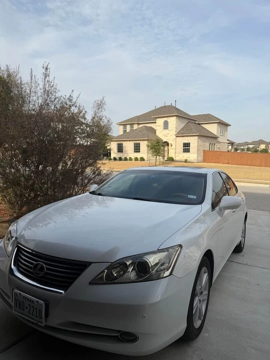 2009 Lexus ES 5th Gen - Image 2 of 17