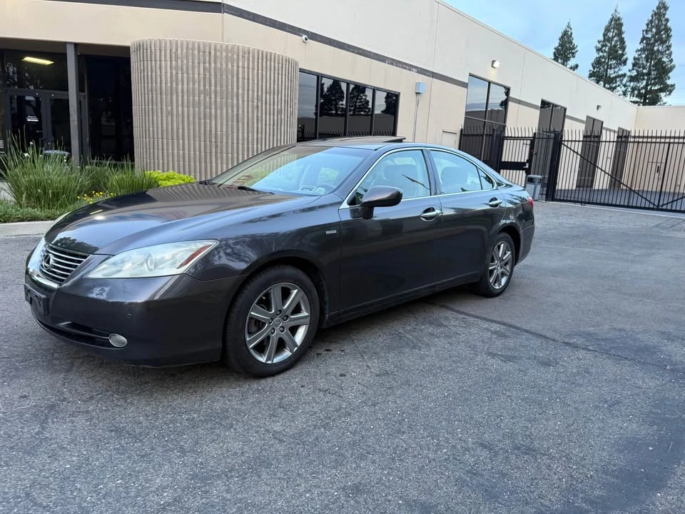2009 Lexus ES 5th Gen - Image 2 of 12