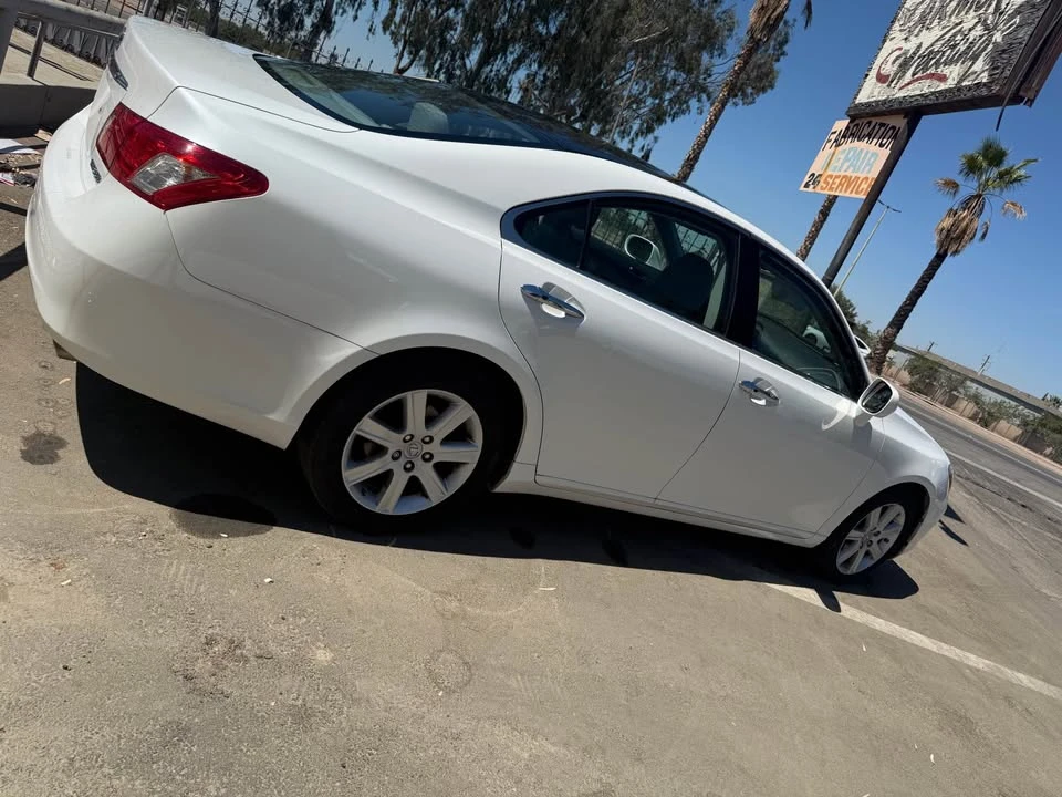 2009 Lexus ES 5th Gen - Image 2 of 4