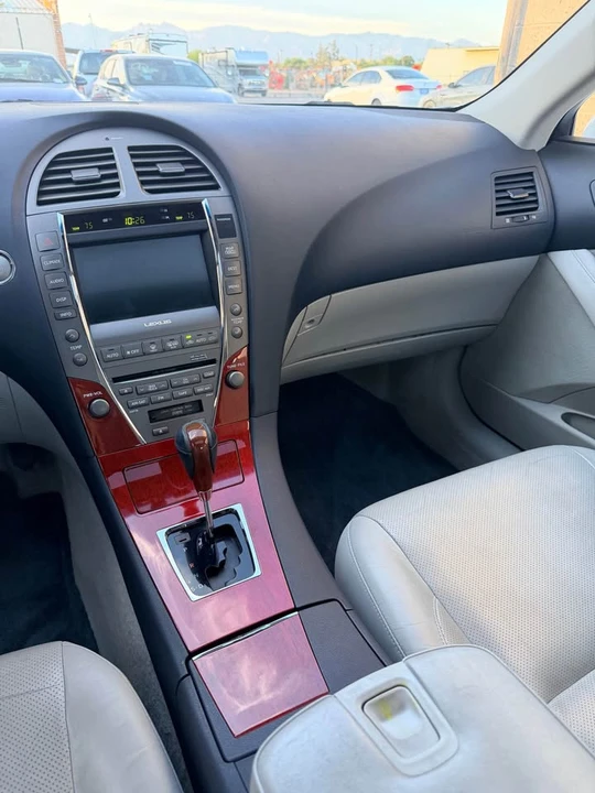 2009 Lexus ES 5th Gen - Image 12 of 17
