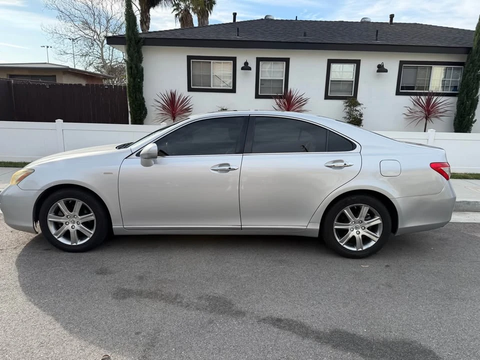 2009 Lexus ES 5th Gen - Image 2 of 9
