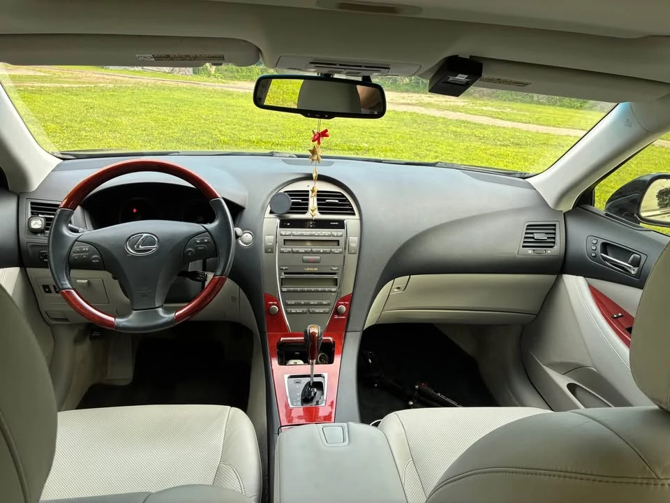 2009 Lexus ES 5th Gen - Image 10 of 11