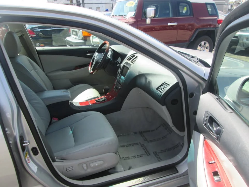 2009 Lexus ES 5th Gen - Image 12 of 13