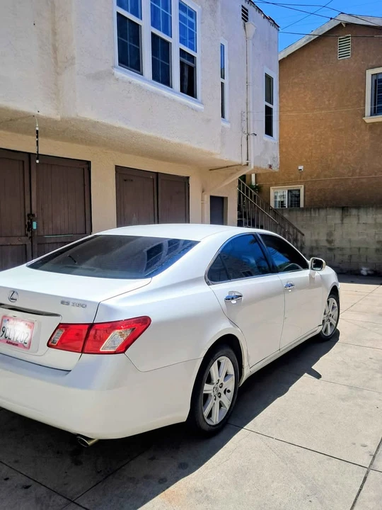 2009 Lexus ES 5th Gen - Image 4 of 9