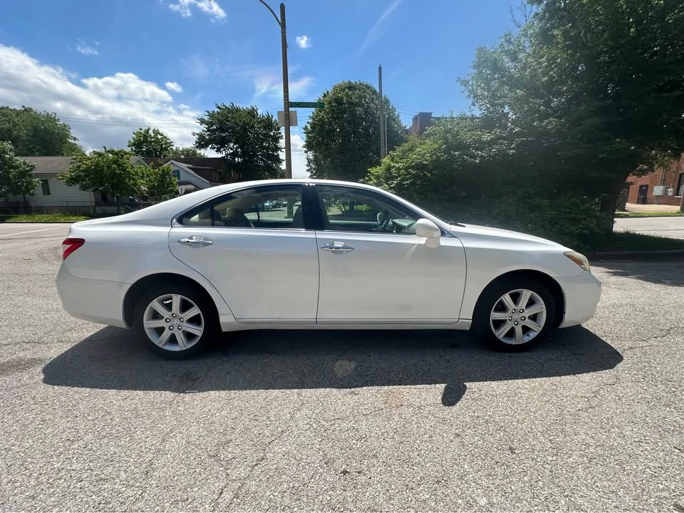 2009 Lexus ES 5th Gen - Image 3 of 17