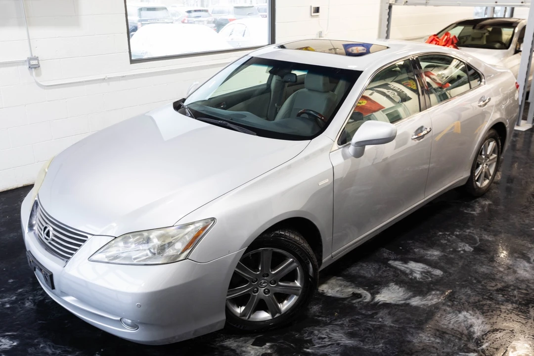 2009 Lexus ES 5th Gen - Image 2 of 12