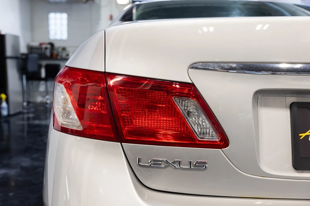 2009 Lexus ES 5th Gen - Image 11 of 12