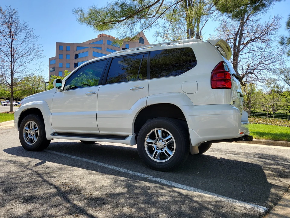 2009 Lexus GX 1st Gen - Image 16 of 31