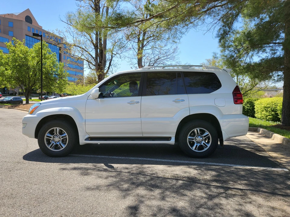 2009 Lexus GX 1st Gen - Image 15 of 31