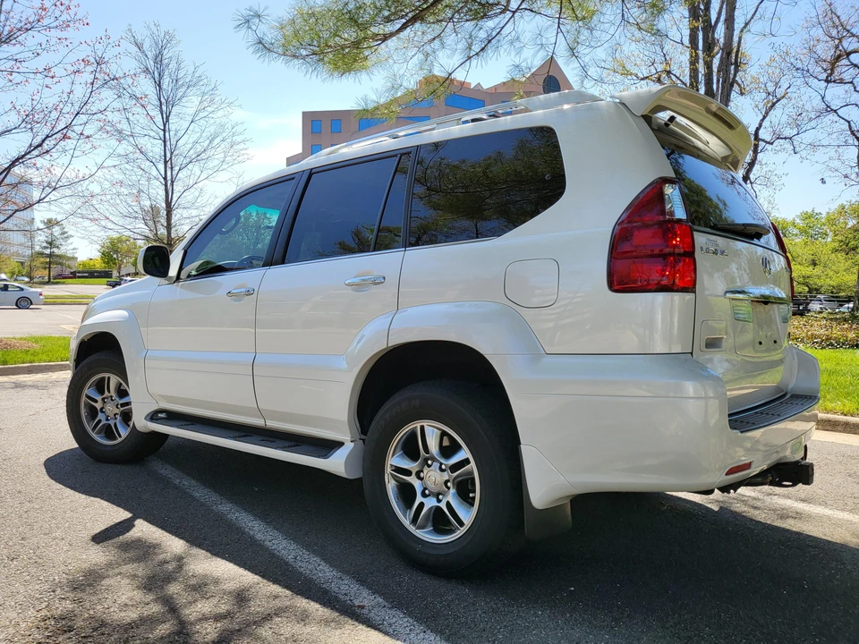2009 Lexus GX 1st Gen - Image 17 of 31