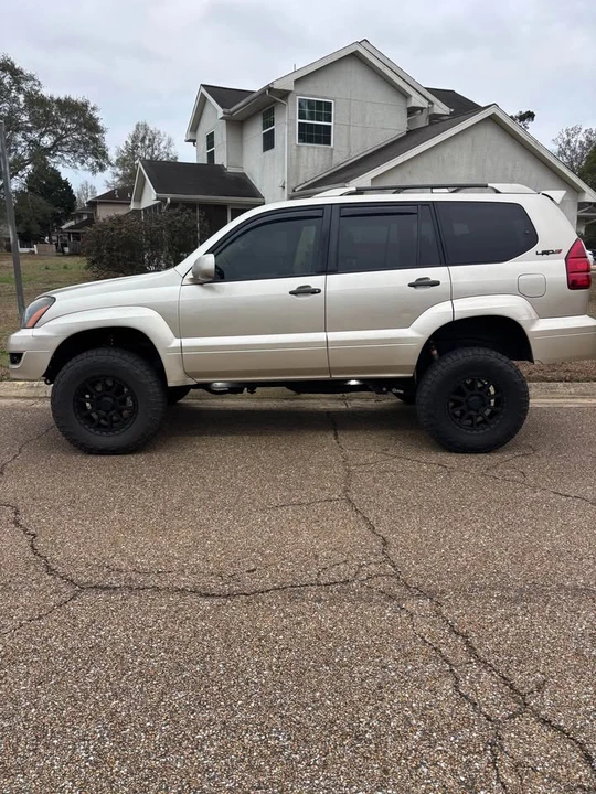 2009 Lexus GX 1st Gen - Image 10 of 11