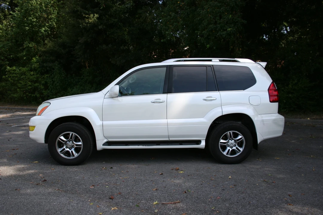 2009 Lexus GX 1st Gen - Image 28 of 31