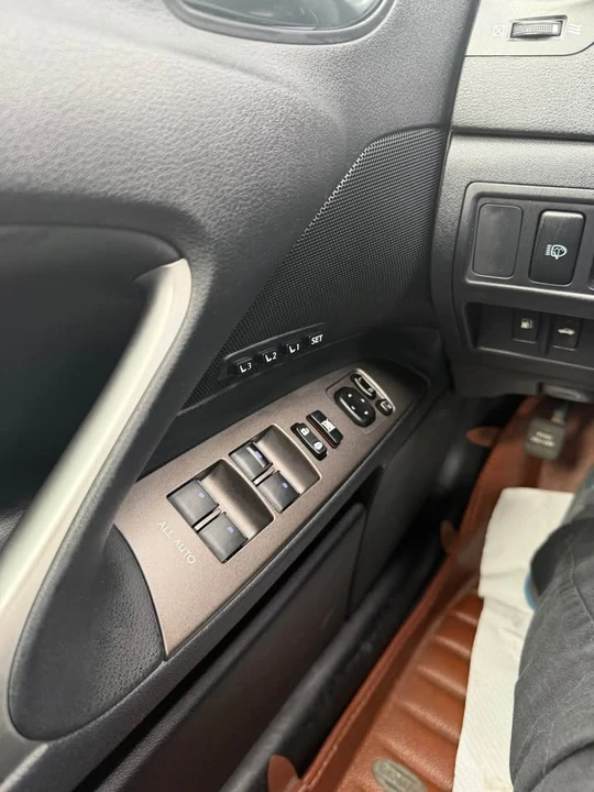 2009 Lexus IS 2nd Gen - Image 17 of 18