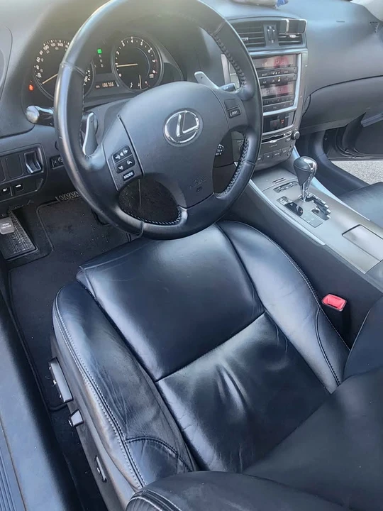 2009 Lexus IS - Image 7 of 12