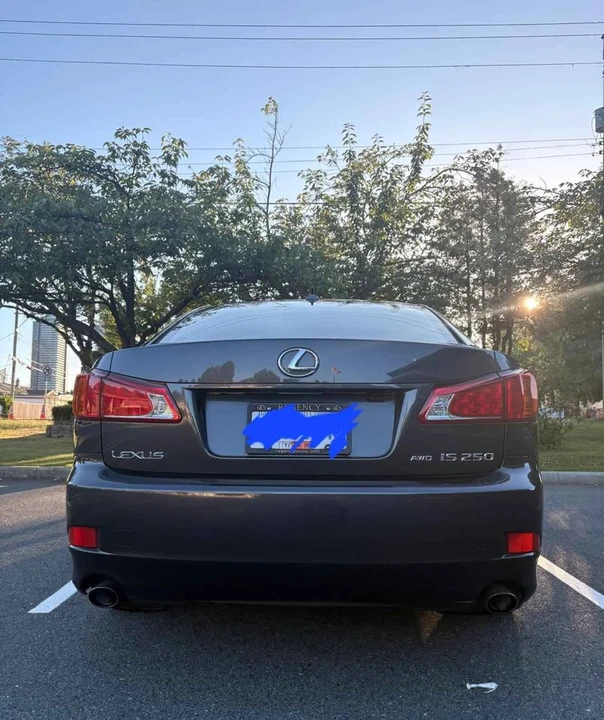 2009 Lexus IS - Image 6 of 12