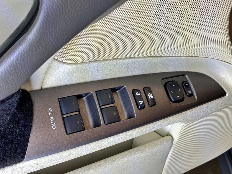 2009 Lexus IS 2nd Gen - Image 17 of 20