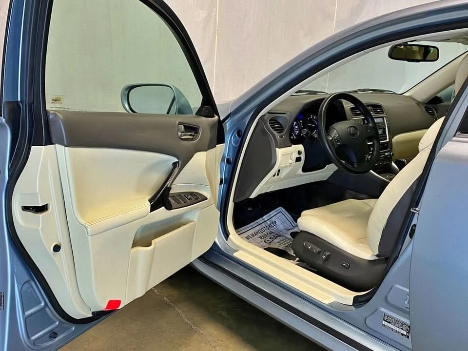 2009 Lexus IS 2nd Gen - Image 16 of 20