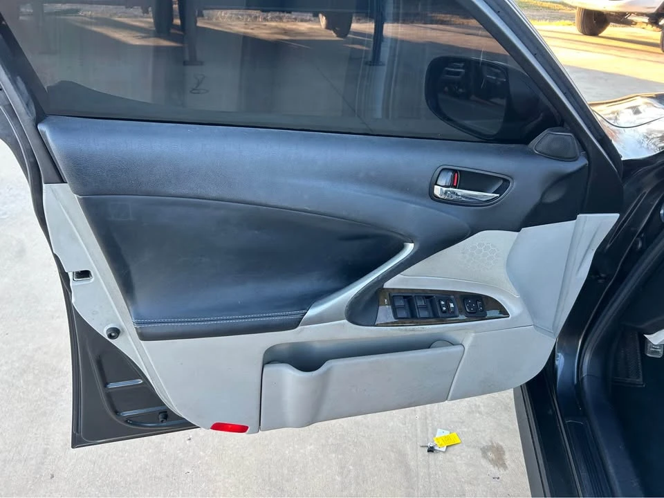 2009 Lexus IS 2nd Gen - Image 16 of 20