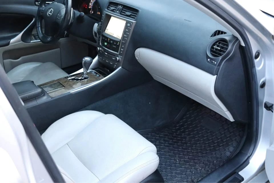 2009 Lexus IS 2nd Gen - Image 9 of 12