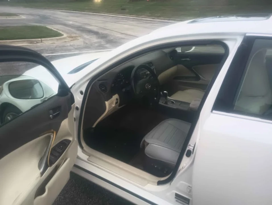 2009 Lexus IS 2nd Gen - Image 9 of 17