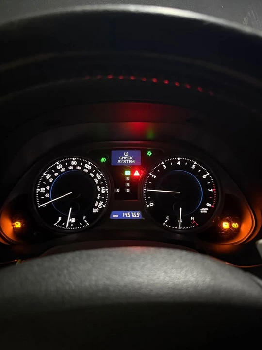 2009 Lexus IS 2nd Gen - Image 11 of 12