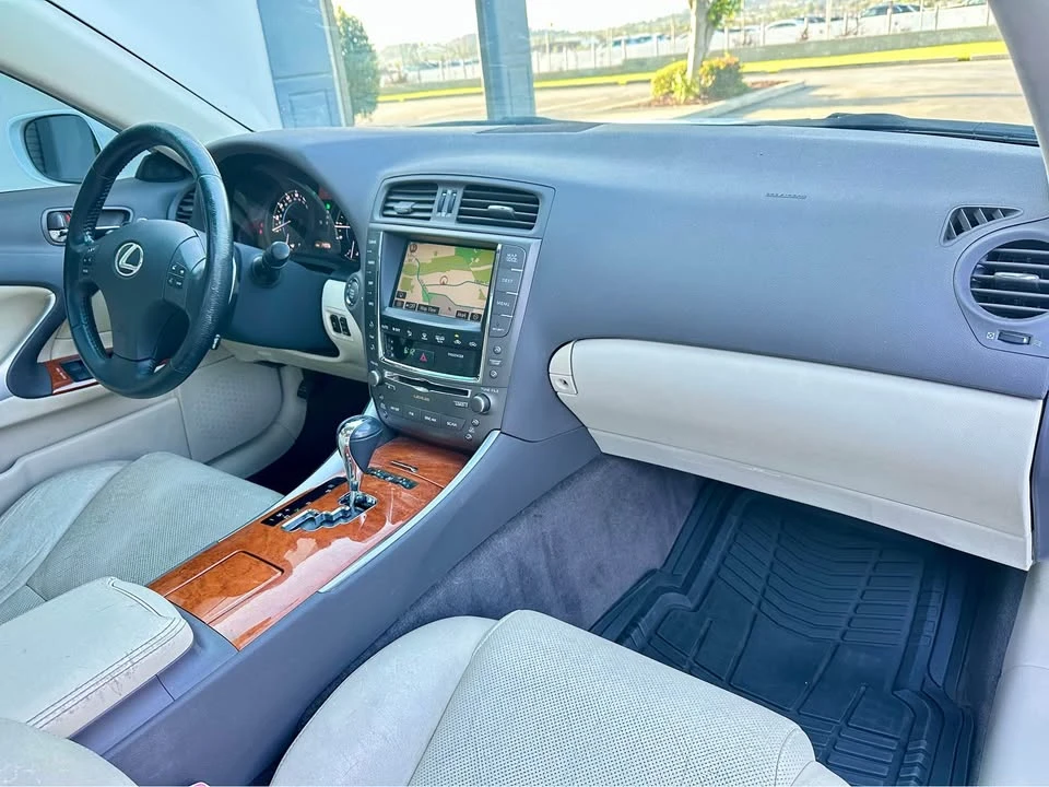 2009 Lexus IS 2nd Gen - Image 15 of 20