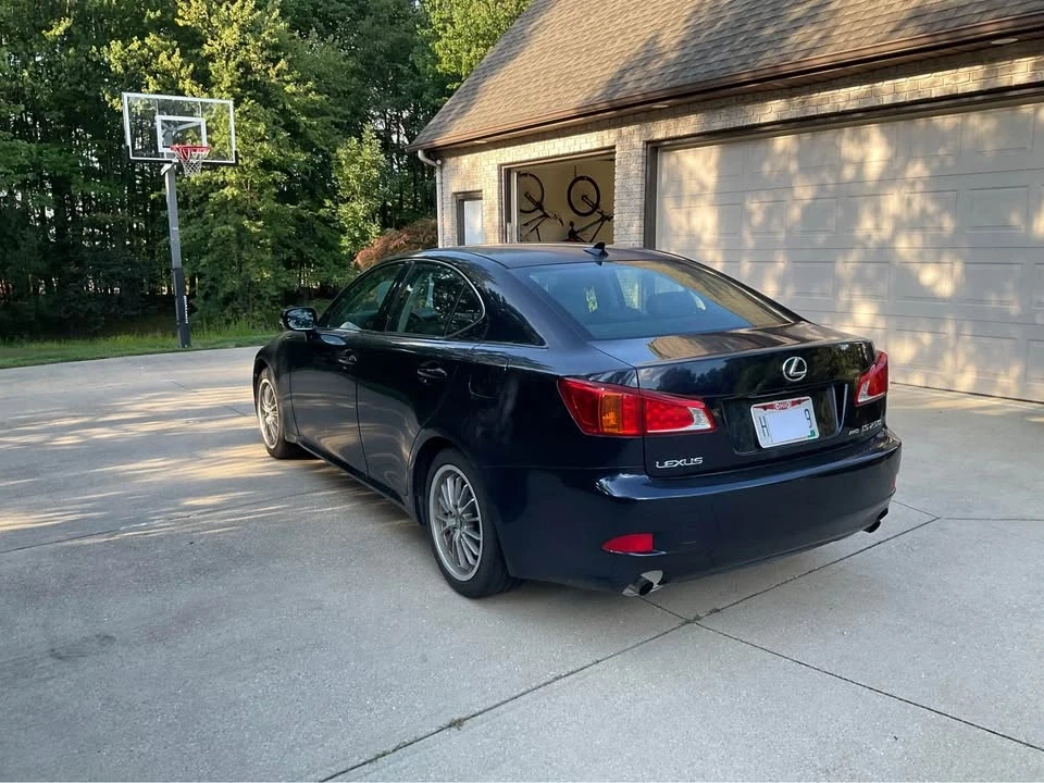 2009 Lexus IS 2nd Gen - Image 4 of 10