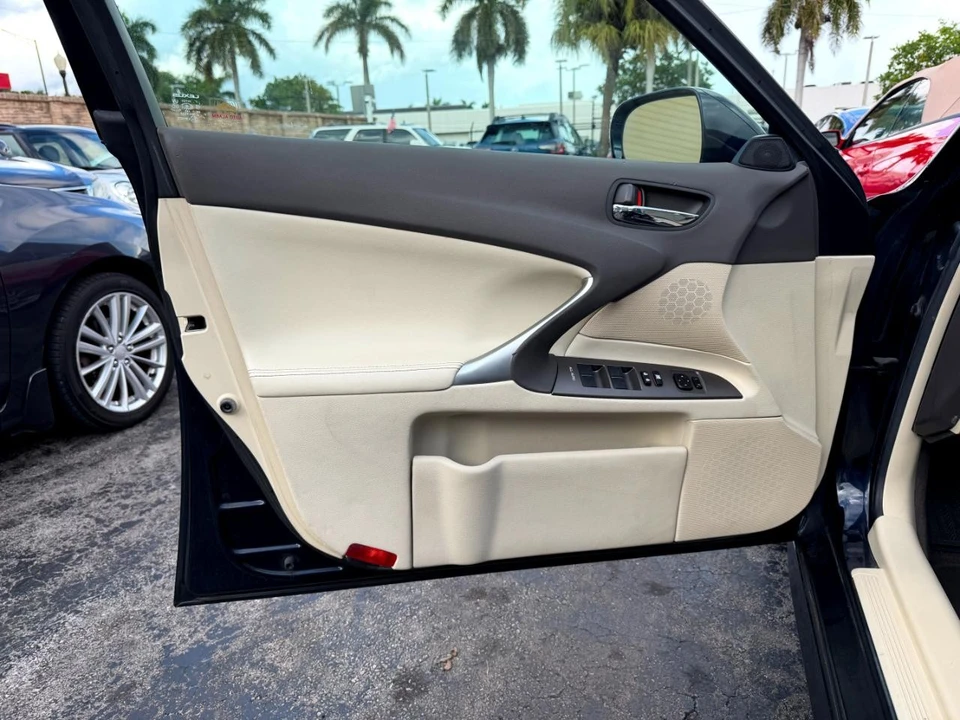 2009 Lexus IS 2nd Gen - Image 21 of 31