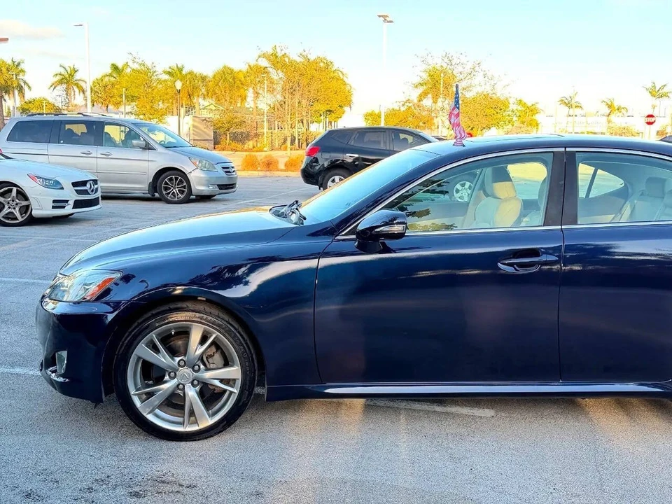 2009 Lexus IS 2nd Gen - Image 11 of 31