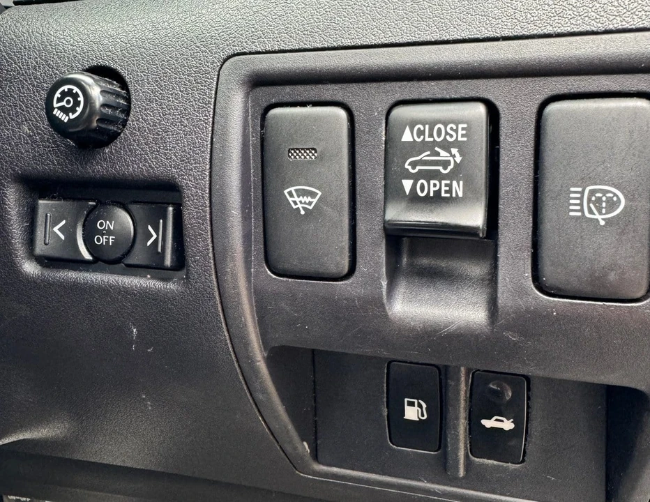 2009 Lexus IS 2nd Gen - Image 18 of 30