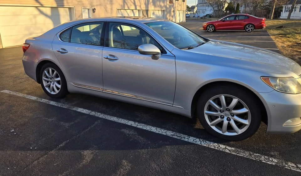 2009 Lexus LS 4th Gen - Image 4 of 8